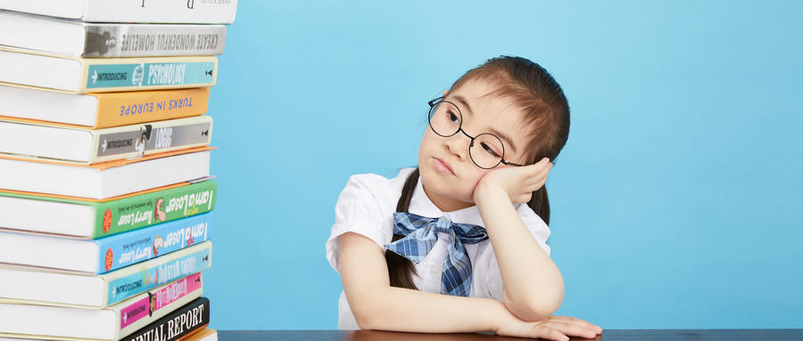 斜視會(huì)并發(fā)哪些容易混淆的疾?。?></div>
			<div   id="hlzbhzj"   class="me_info">
				<div   id="drfpv5x"   class="info_des">可發(fā)生以下并發(fā)癥： 大部分斜視患者都同時(shí)患有弱視。由于斜視患者長期一只眼注視，另一只眼將造成廢用性視力下降或停止發(fā)育，日后即便戴合適的眼鏡，視力也不能達(dá)到正常。 在...</div>
				<div   id="575blv7"   class="info_more"><li ><a href=